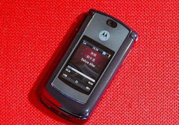 Motorola RAZR2 V8 – спешите видеть!